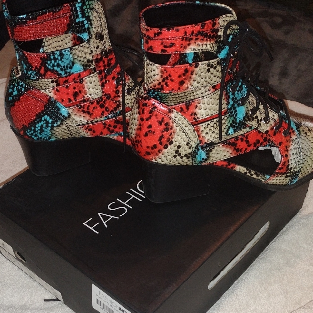 Fashion Nova Red Turquoise Cream Black Snake-Print Ankle Boots - Picture 4 of 4